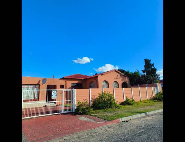 3 BEDROOM HOUSE FOR SALE IN SOUTH HILLS